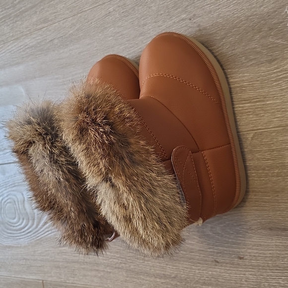 Booties l real fur trim l tan leatherwinter boots l toddler size 9.5 or 26 euro - Picture 2 of 9